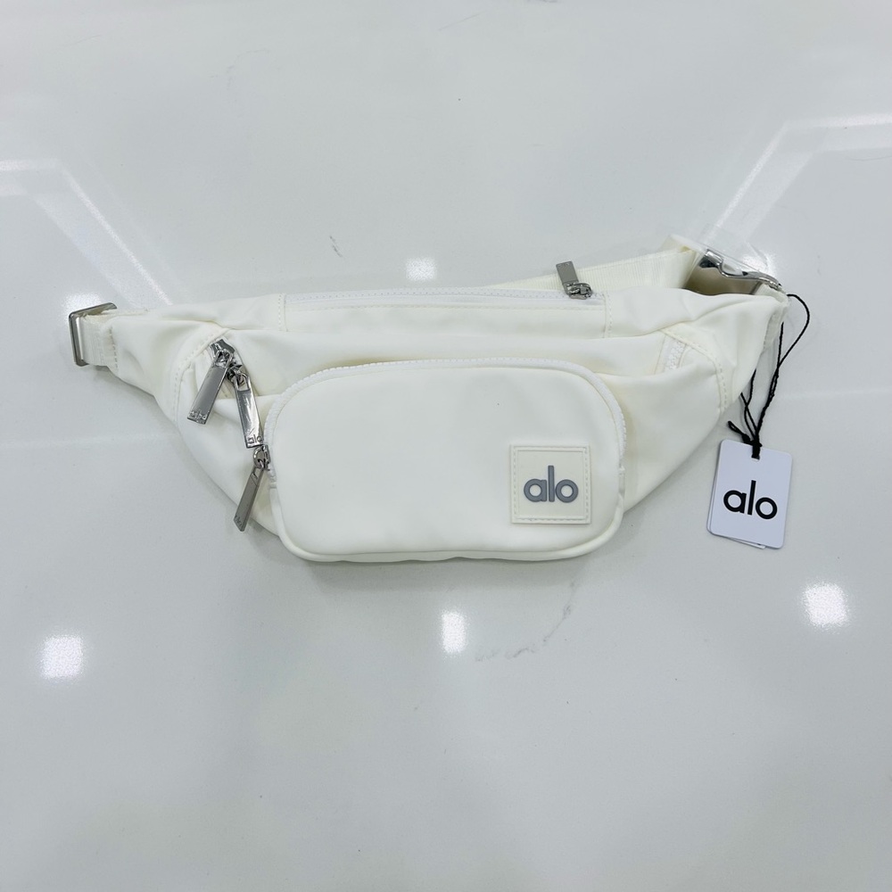 ALO Yoga Cream Belt Bag